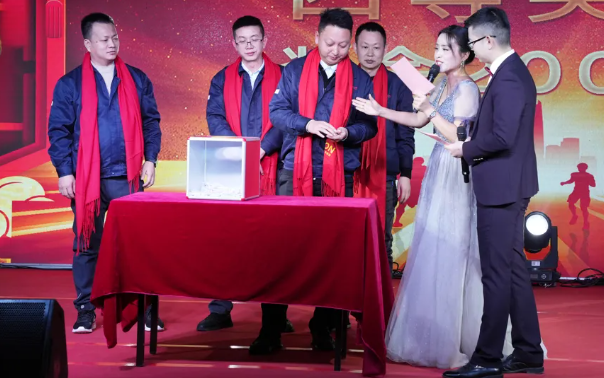 黄石J9集团国际站2024年终晚会：凝心聚力，共创辉煌！